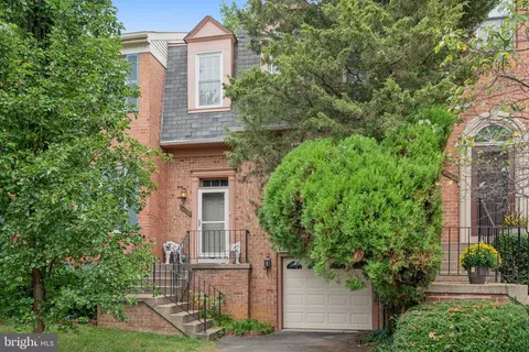 4024 Nicholas Ct, Fairfax, VA 22033