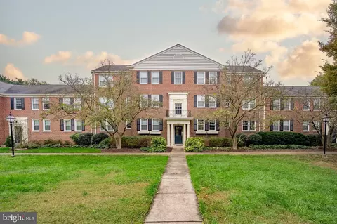 6702 W Wakefield Dr #A2, Alexandria, VA 22307