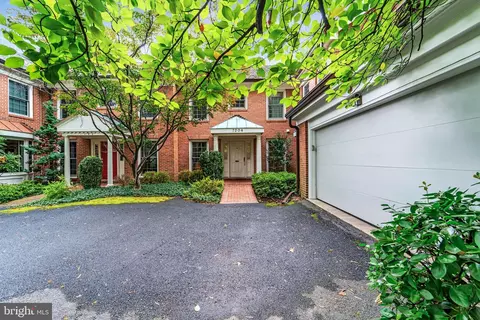 7204 Evans Mill Rd, Mclean, VA 22101