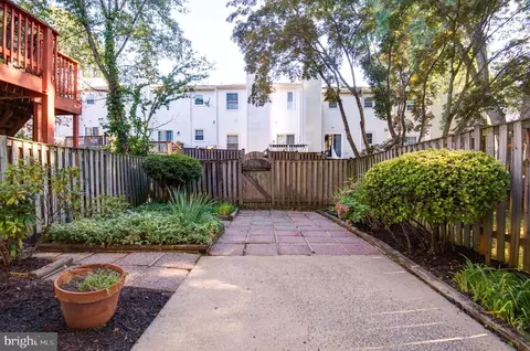 3028 White Birch Ct, Fairfax, VA 22031