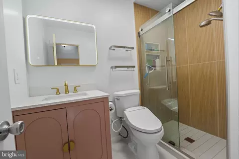 Bath - 8080 Powderbrook Ln, Springfield, VA 22153 photo 1 of 4