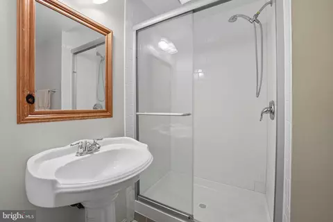 Bath - 8080 Powderbrook Ln, Springfield, VA 22153 photo 4 of 4