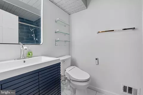 Bath - 8080 Powderbrook Ln, Springfield, VA 22153 photo 2 of 4