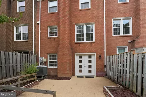 Exterior - 8080 Powderbrook Ln, Springfield, VA 22153 photo 3 of 4