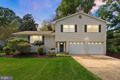 2407 Lisbon Ln, Alexandria, VA 22306