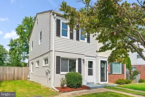 2248 Roanoke Dr, Alexandria, VA 22307