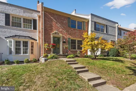 5944 Queenston St, Springfield, VA 22152