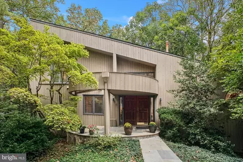 11590 Greenwich Point Rd, Reston, VA 20194