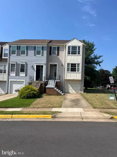 3351 Oakshade Ct, Fairfax, VA 22033