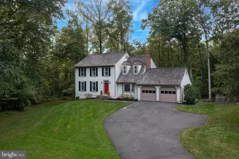 7104 Park Point Ct, Fairfax Station, VA 22039