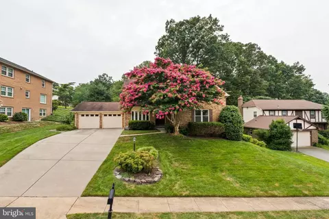 8907 Glade Hill Rd, Fairfax, VA 22031