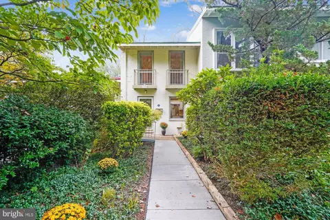 11450 Orchard Ln, Reston, VA 20190