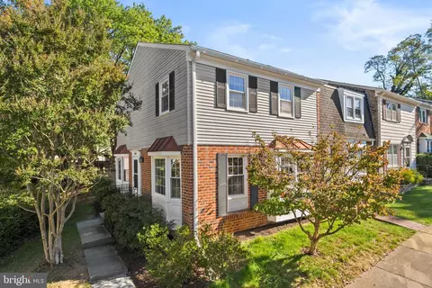 4947 Mcfarland Ct, Fairfax, VA 22032