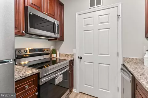 Kitchen - 1521 Spring Gate Dr #10413, Mclean, VA 22102 photo 5 of 5