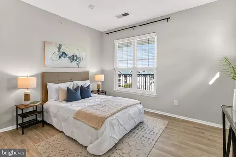 Bedroom - 1521 Spring Gate Dr #10413, Mclean, VA 22102 photo 2 of 3