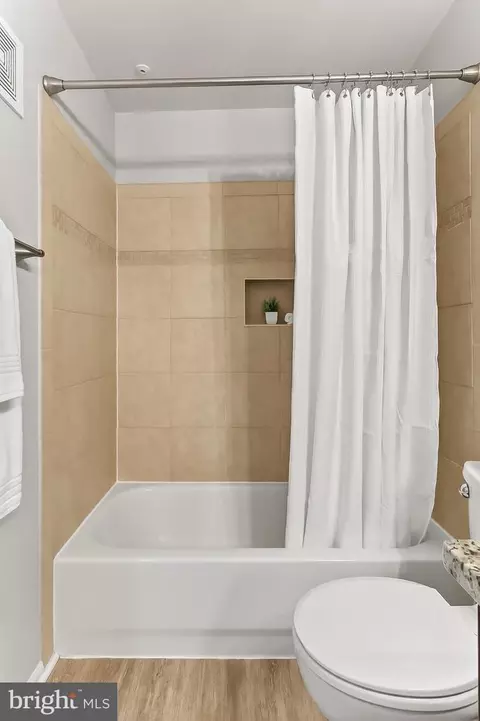 Bath - 1521 Spring Gate Dr #10413, Mclean, VA 22102 photo 2 of 2