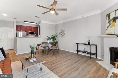 Living - 1521 Spring Gate Dr #10413, Mclean, VA 22102 photo 2 of 2