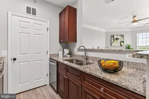 Kitchen - 1521 Spring Gate Dr #10413, Mclean, VA 22102 photo 3 of 5