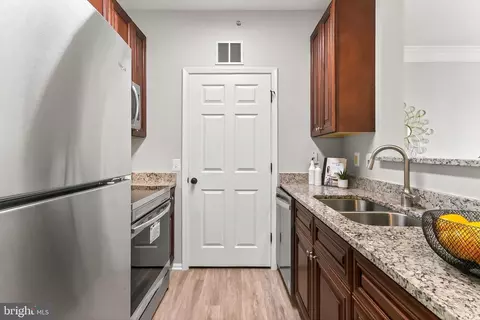 Kitchen - 1521 Spring Gate Dr #10413, Mclean, VA 22102 photo 2 of 5
