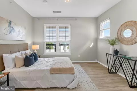 Bedroom - 1521 Spring Gate Dr #10413, Mclean, VA 22102 photo 1 of 3