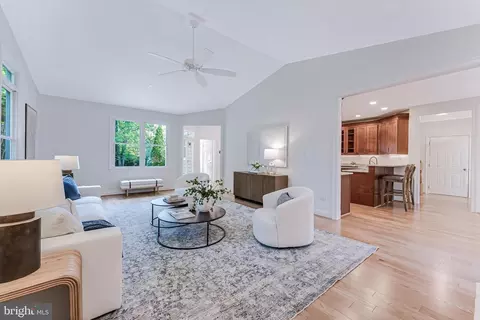 Living - 6915 Saint Albans Rd, Mclean, VA 22101 photo 6 of 7