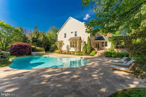 Exterior - 6915 Saint Albans Rd, Mclean, VA 22101 photo 9 of 12