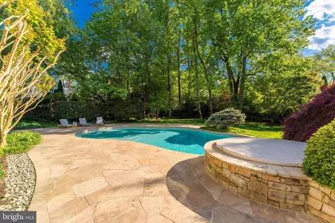 Exterior - 6915 Saint Albans Rd, Mclean, VA 22101 photo 4 of 12