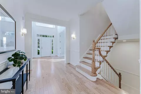 Entry Way - 6915 Saint Albans Rd, Mclean, VA 22101 photo 2 of 9