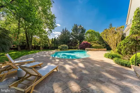 Exterior - 6915 Saint Albans Rd, Mclean, VA 22101 photo 8 of 12