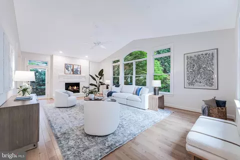 Living - 6915 Saint Albans Rd, Mclean, VA 22101 photo 4 of 7