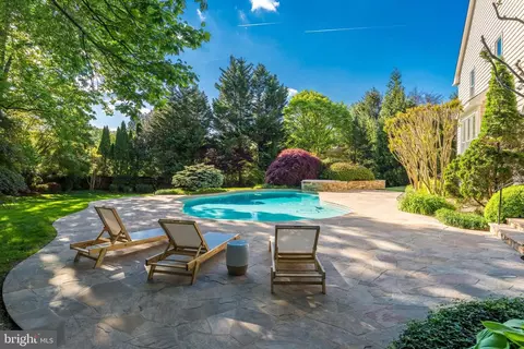 Exterior - 6915 Saint Albans Rd, Mclean, VA 22101 photo 7 of 12