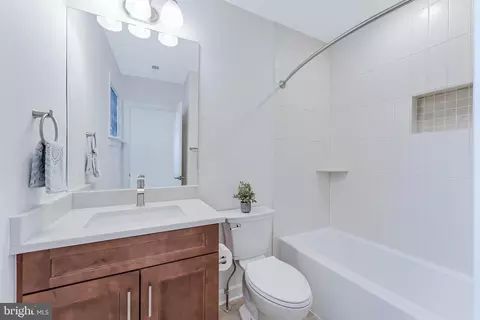 Bath - 6915 Saint Albans Rd, Mclean, VA 22101 photo 6 of 8