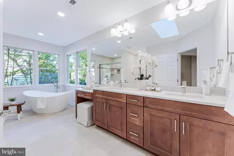 Bath - 6915 Saint Albans Rd, Mclean, VA 22101 photo 2 of 8
