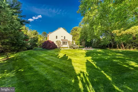 Exterior - 6915 Saint Albans Rd, Mclean, VA 22101 photo 2 of 12