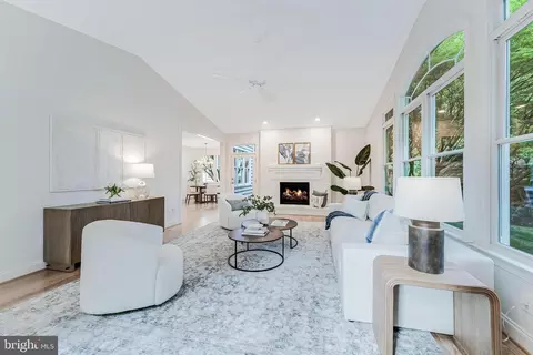 Living - 6915 Saint Albans Rd, Mclean, VA 22101 photo 5 of 7