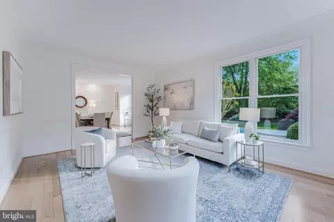 Living - 6915 Saint Albans Rd, Mclean, VA 22101 photo 2 of 7