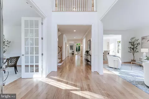 Entry Way - 6915 Saint Albans Rd, Mclean, VA 22101 photo 3 of 9