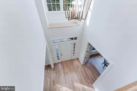 Entry Way - 6915 Saint Albans Rd, Mclean, VA 22101 photo 8 of 9