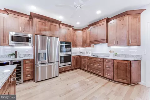 Kitchen - 6915 Saint Albans Rd, Mclean, VA 22101 photo 3 of 4