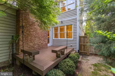 Exterior - 6915 Saint Albans Rd, Mclean, VA 22101 photo 10 of 12