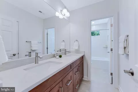 Bath - 6915 Saint Albans Rd, Mclean, VA 22101 photo 7 of 8