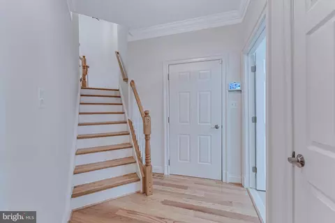 Entry Way - 6915 Saint Albans Rd, Mclean, VA 22101 photo 5 of 9