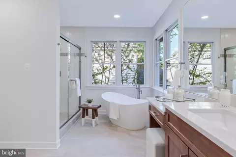 Bath - 6915 Saint Albans Rd, Mclean, VA 22101 photo 3 of 8