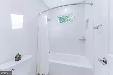 Bath - 6915 Saint Albans Rd, Mclean, VA 22101 photo 8 of 8