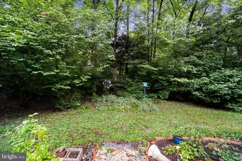 Exterior - 2027 Headlands Cir, Reston, VA 20191 photo 5 of 8