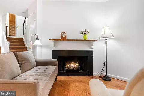 Living - 2027 Headlands Cir, Reston, VA 20191 photo 3 of 3