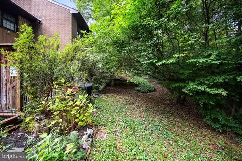 Exterior - 2027 Headlands Cir, Reston, VA 20191 photo 6 of 8