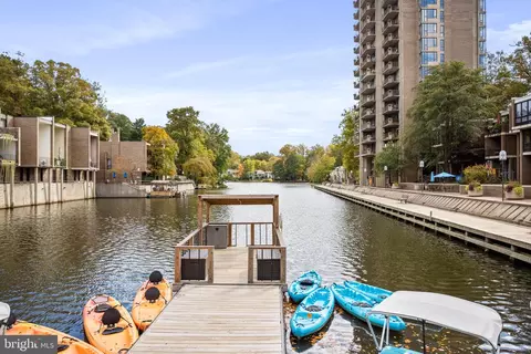 View/Area - 2027 Headlands Cir, Reston, VA 20191 photo 1 of 1