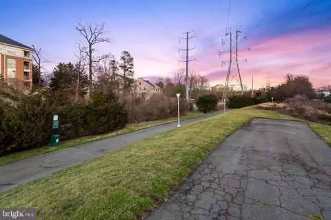 Exterior - 2027 Headlands Cir, Reston, VA 20191 photo 8 of 8