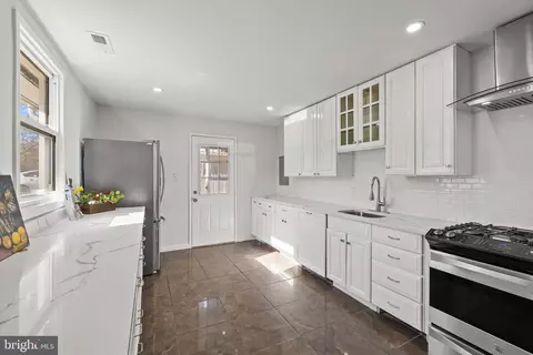 3900 Elmwood Dr, Alexandria, VA 22303